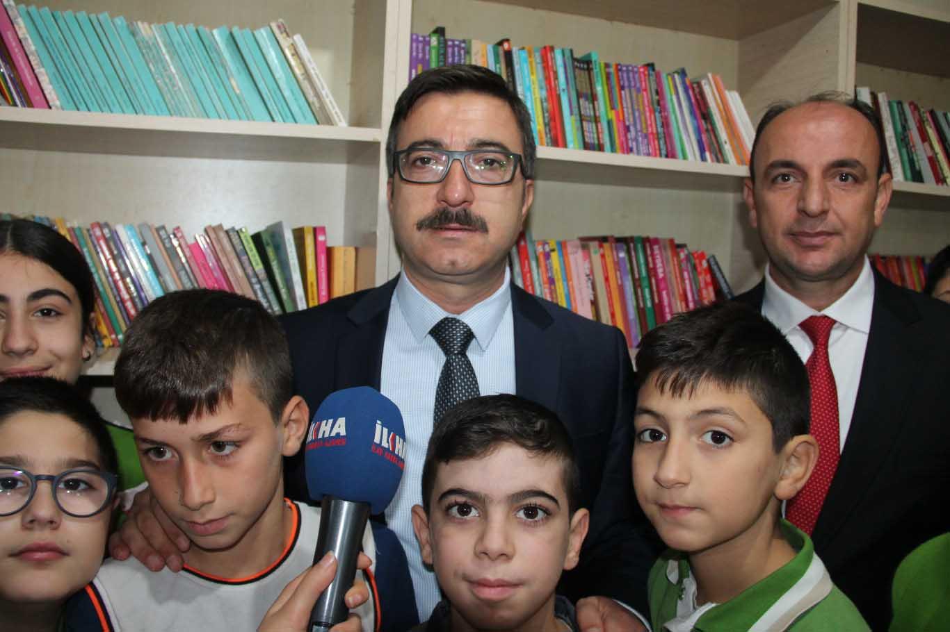 "Okuduğunuz her kitap sizlere dünyada yeni bir pencere açacaktır" "Okuduğunuz her kitap sizlere dünyada yeni bir pencere açacaktır"